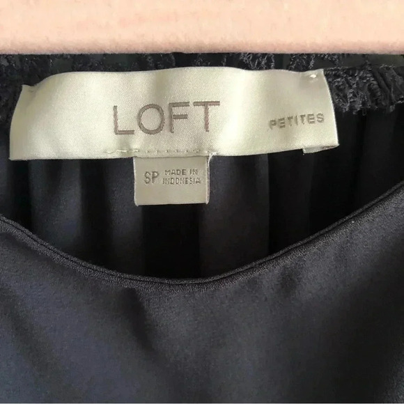 LOFT Black Flutter Sleeve Lace Detail Top- Size Small Petite - Picture 6 of 7